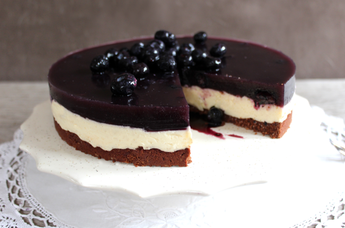 Chocolate and blueberry cheesecake – grain free and sugar free